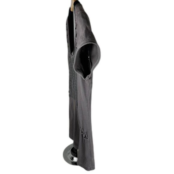 Mur Mur Wm's Sz Sm Gray/Green Embroidered Top cut-out decorative embellishment. - Picture 6 of 8